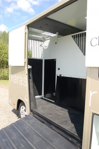 Vans Chardron stalle Deux Chevaux