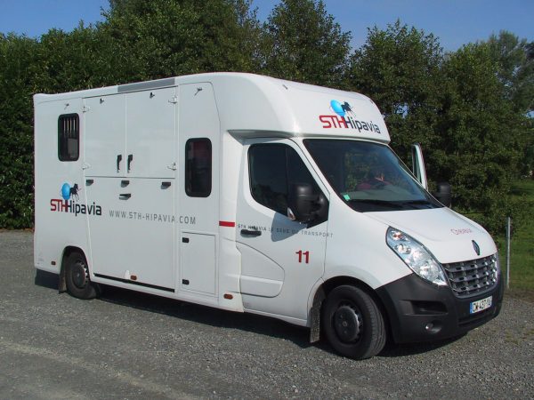 Vans Chardron stalle Deux Chevaux