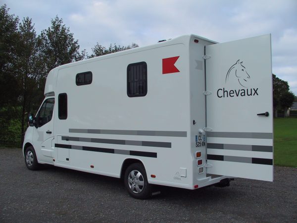 Vans Chardron stalle Deux Chevaux