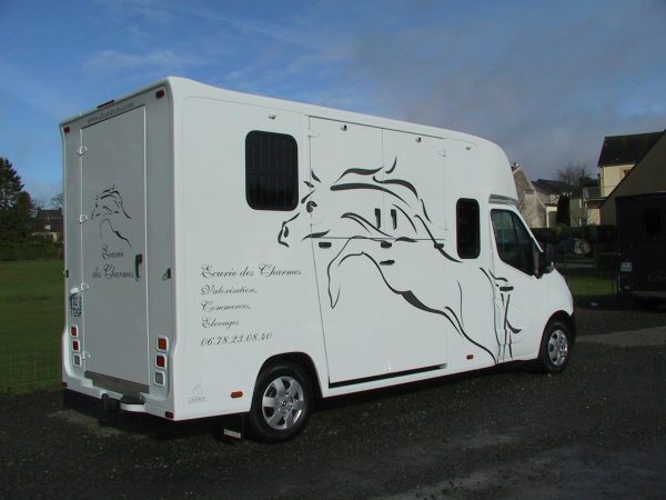 Vans Chardron stalle Deux Chevaux