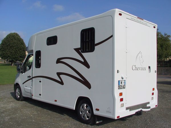 Vans Chardron stalle Deux Chevaux