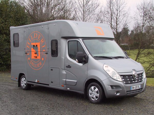 Camion chevaux pour le transport de 2 chevaux, vu exterieur