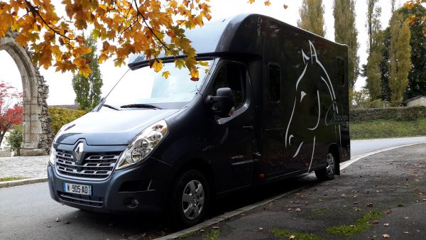 Camion chevaux pour le transport de 2 chevaux, vu exterieur