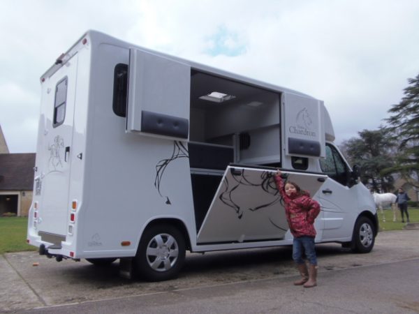 Camion chevaux pour le transport de 2 chevaux, vu exterieur