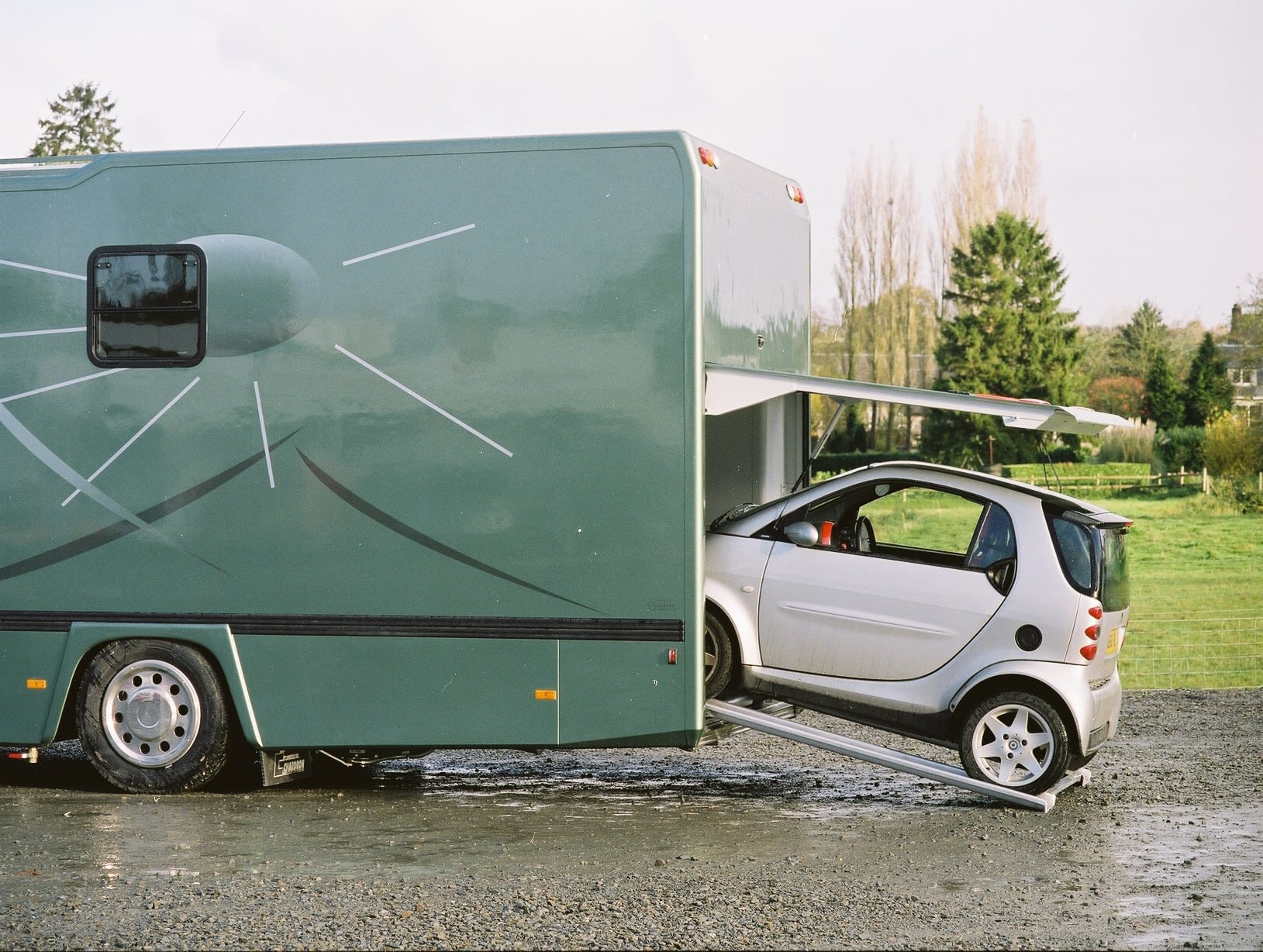 Vans Chardron camping cars haut de gamme avec garage pour voiture