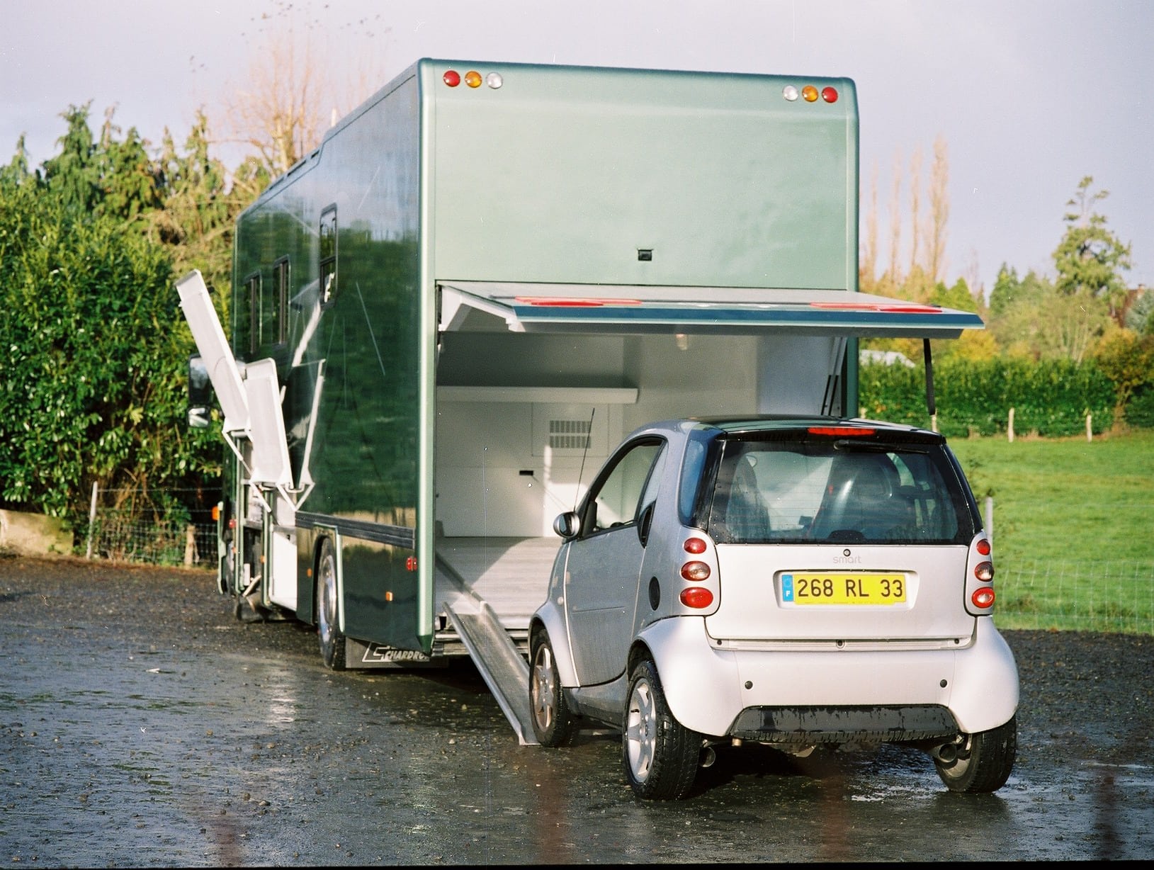 Vans Chardron camping cars haut de gamme avec garage pour voiture