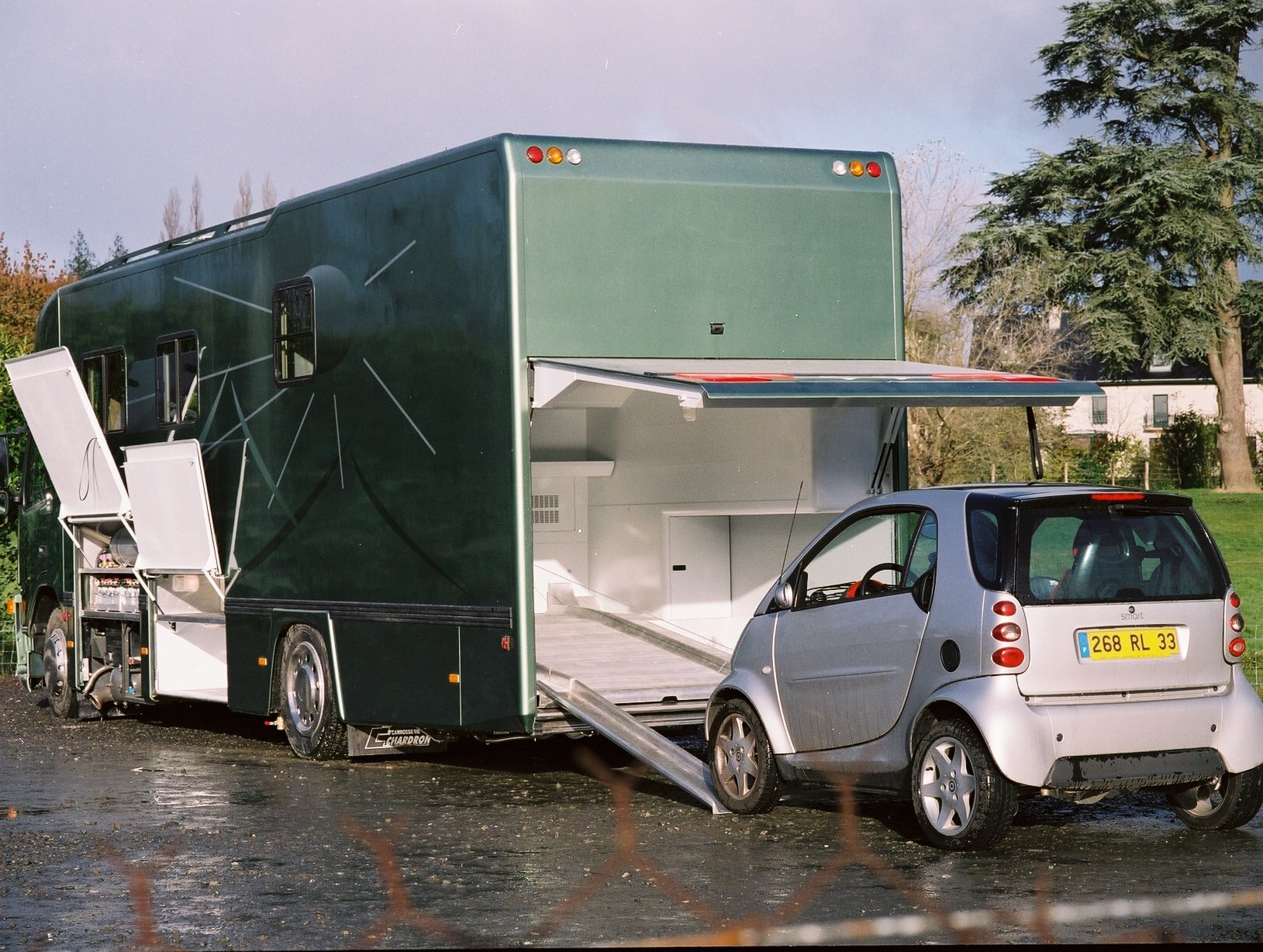Vans Chardron camping cars haut de gamme avec garage pour voiture