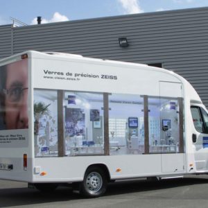 Véhicule de démonstration de matériel optique