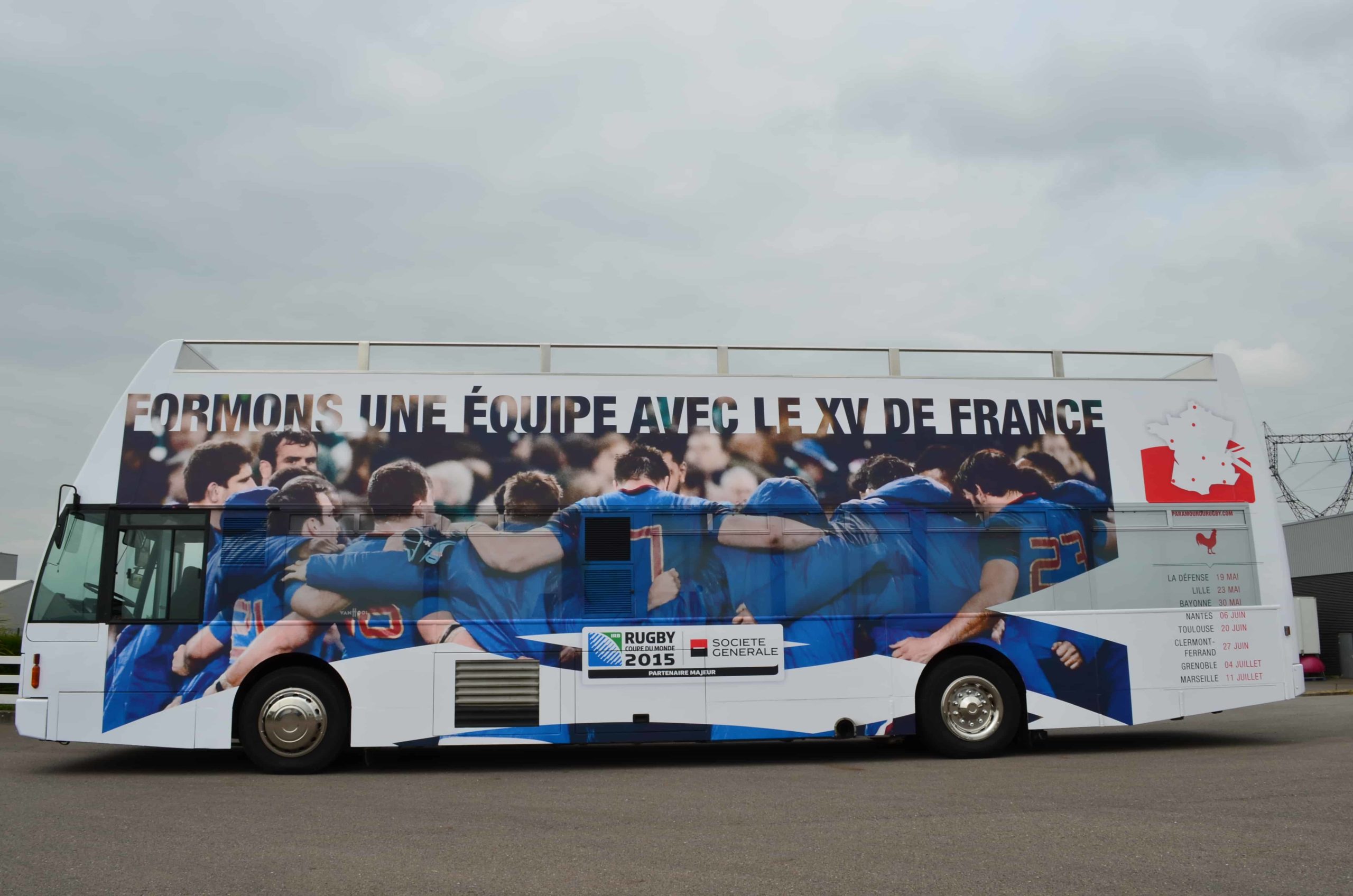 Vans Chardron Véhicule evenementiel Bus rugby avec terrasse