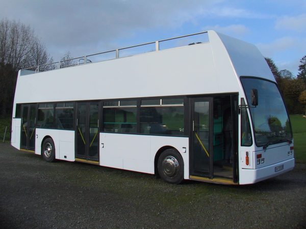 Vans Chardron Véhicule evenementiel Bus rugby avec terrasse