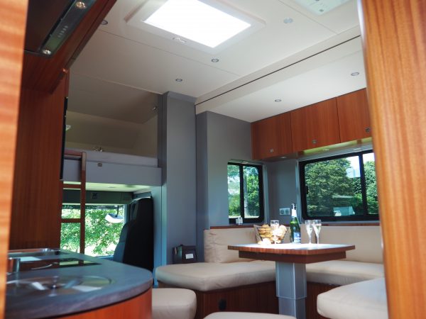 Vans Chardron 6 chevaux et appartement