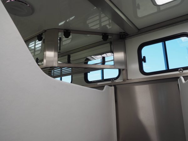 Vans Chardron 6 chevaux et appartement