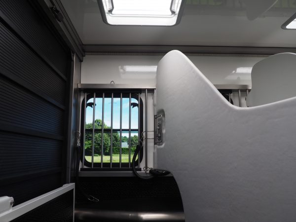 Vans Chardron 6 chevaux et appartement