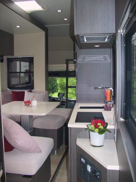 Vans Chardron 5 chevaux et appartement