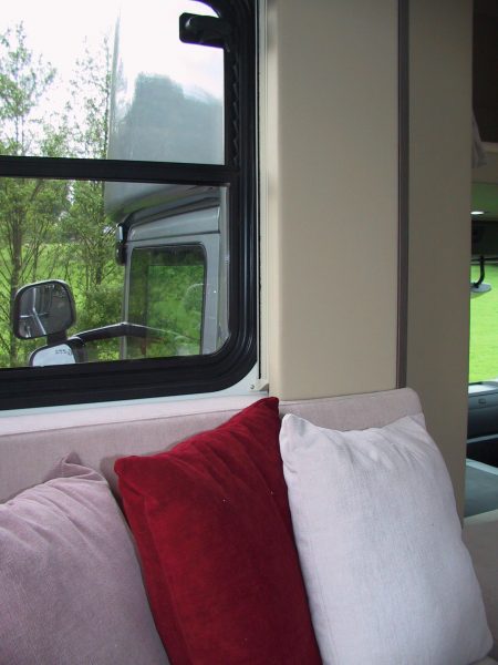 Vans Chardron 5 chevaux et appartement