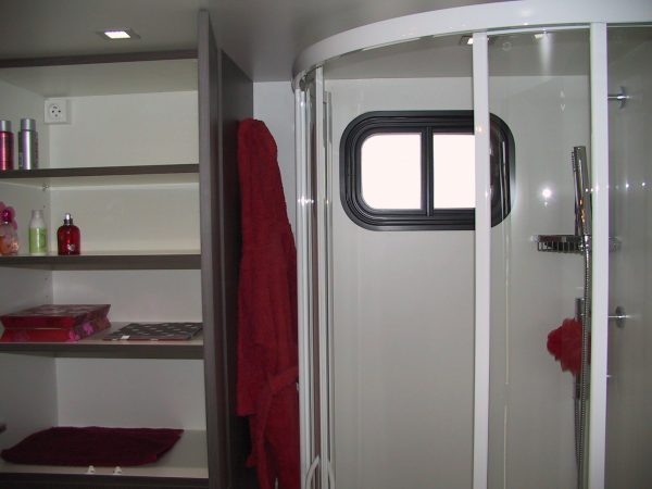 Vans Chardron 5 chevaux et appartement