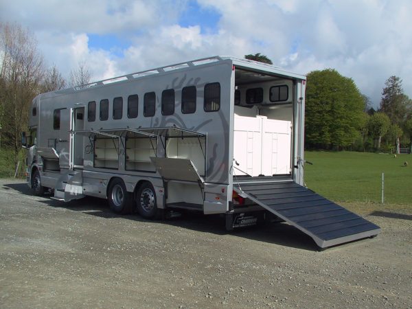 Vans Chardron 7 chevaux et appartement