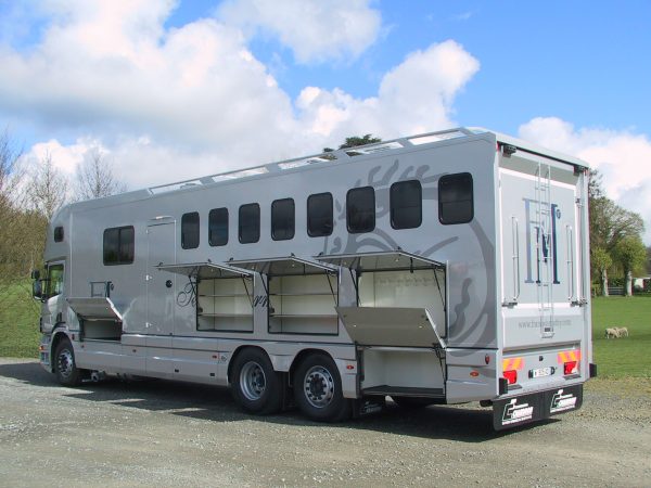 Vans Chardron 7 chevaux et appartement