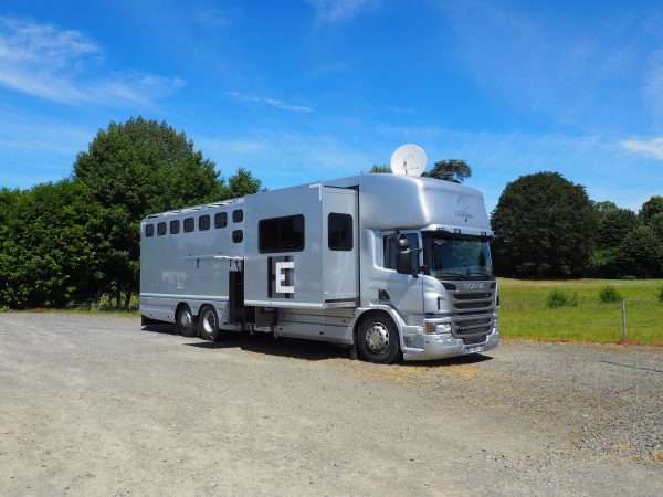 Vans Chardron 6 chevaux et appartement