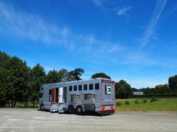 Vans Chardron 6 chevaux et appartement