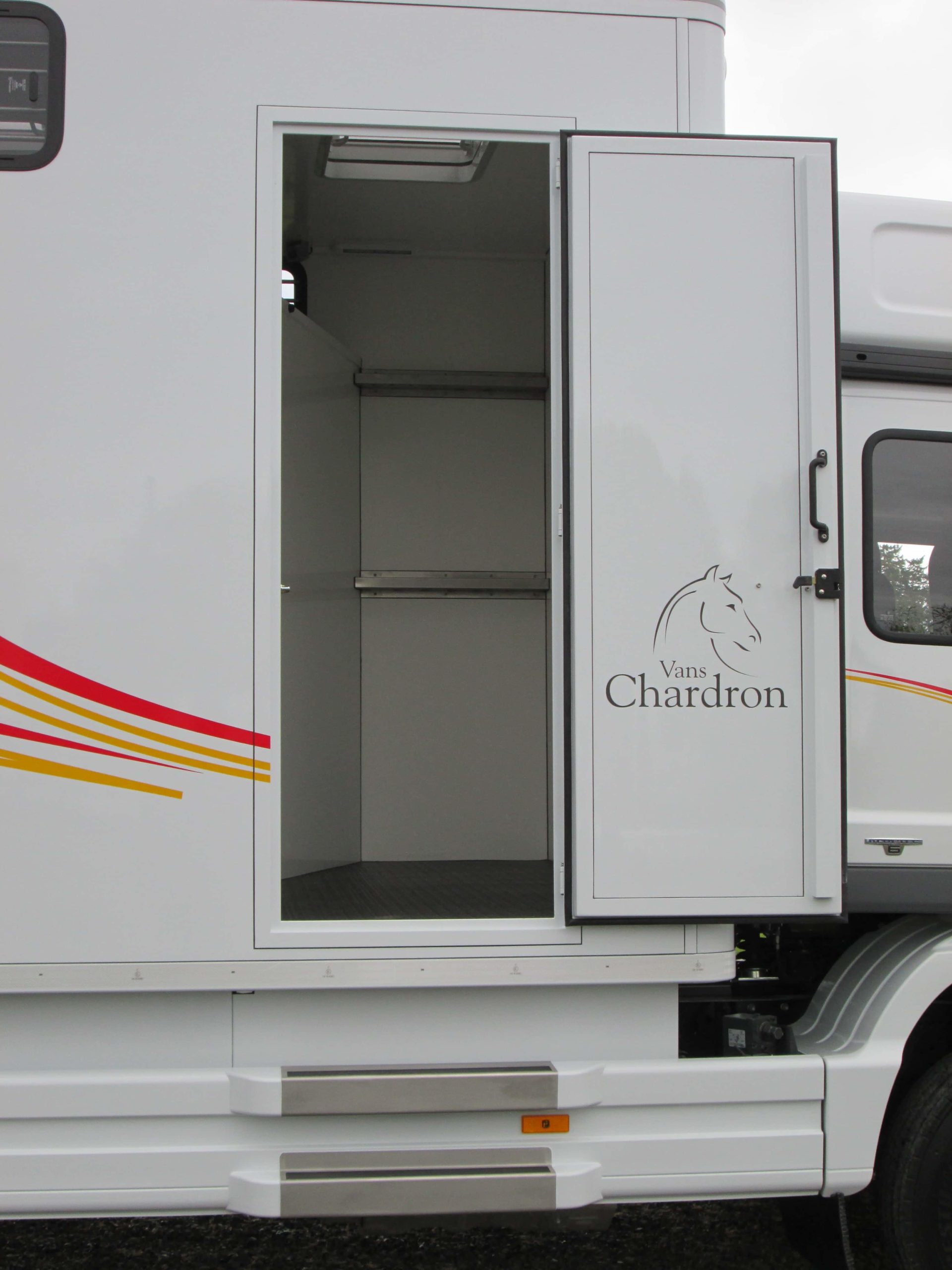 Vans Chardron 4 chevaux avec espace sellerie