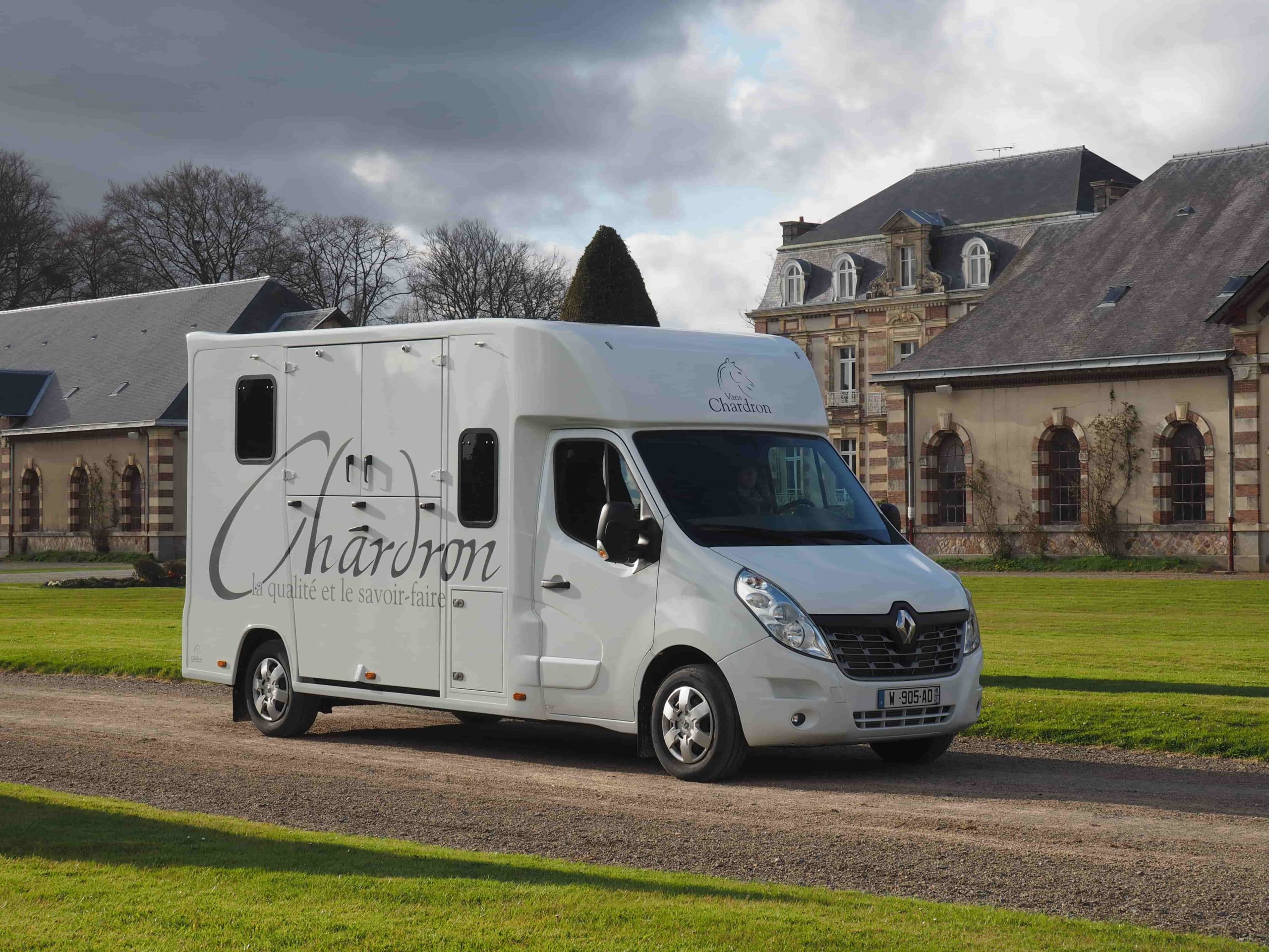 Horsebox for 2 horses - Vans Chardron - made in France