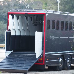 Camion de transport pour chevaux