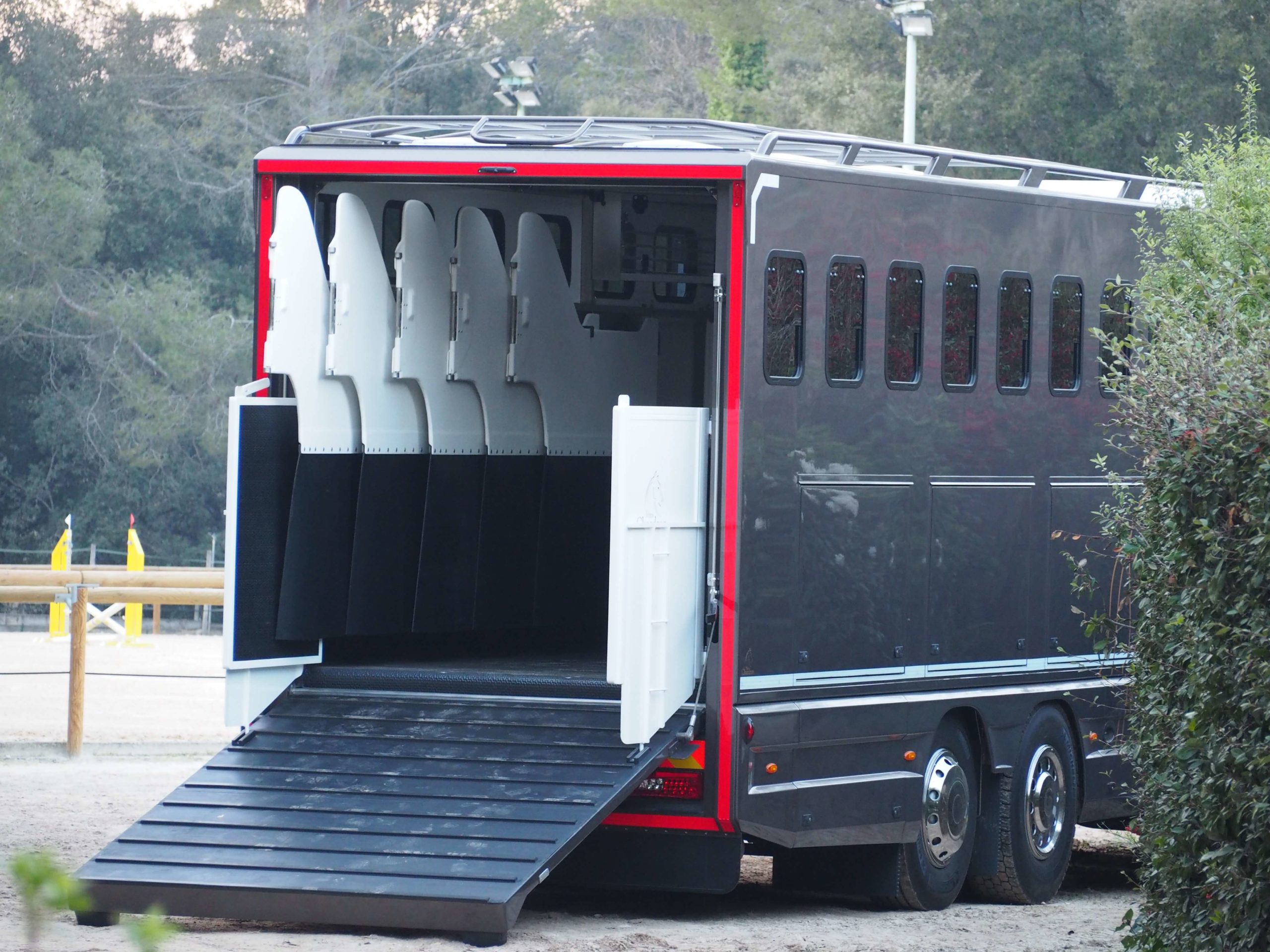 Camion de transport pour chevaux