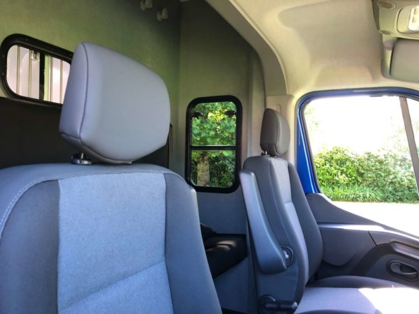 camionnette-chardron-neuf-stalle
