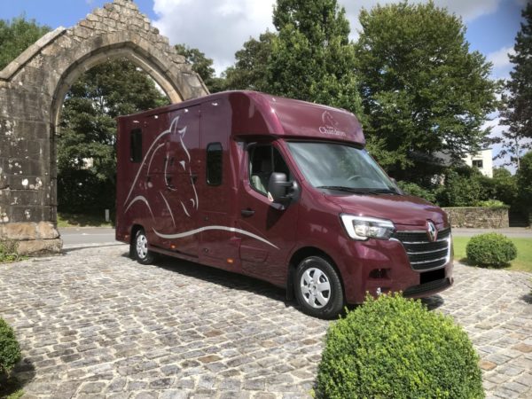 Vans Chardron stalle Deux Chevaux